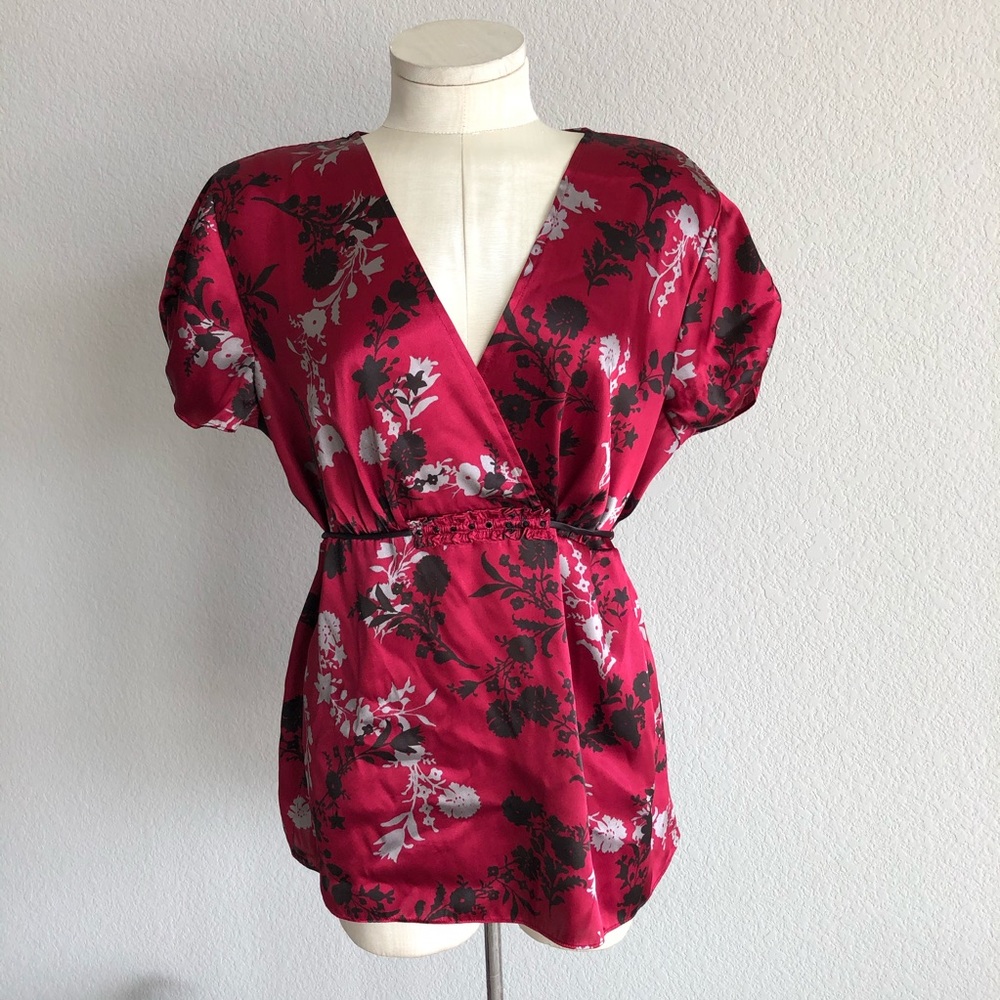 Daisy Fuentes dark red/black/gray floral top
